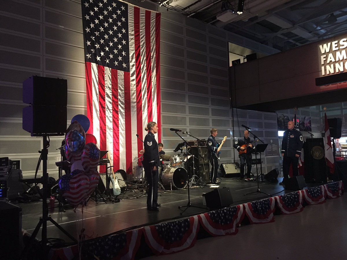 EleanorTy's tweet photo. Celebrating #July4Toronto! @usconstoronto #Laurier https://t.co/ssDl9d2uP9