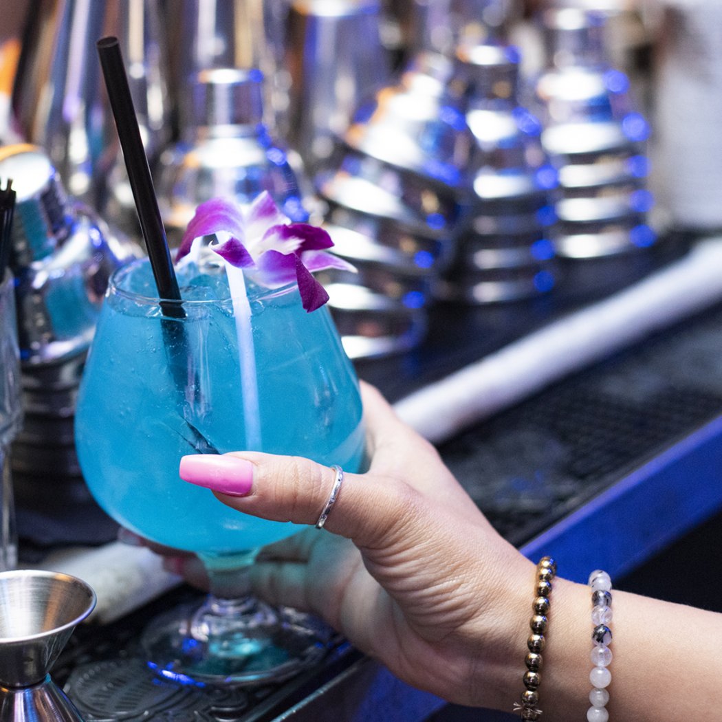BlueMartiniWPB1's tweet photo. 🇺🇸 Celebrate the 4th of July with our #LadiesNight Kick off event! Wednesday, July 3rd Happy Hour 4pm-8pm, Half Off drink specials for ladies all night + Special Guest DJ's 🎇 Reservations: (561) 835-8601 https://t.co/e5upfbqr86