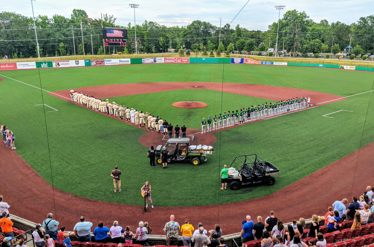 KokomoSportsFan's tweet photo. Courtney Pitzer wowed the @KokomoStadium crowd with her rendition of the Star Spangled Banner prior to the @MadisonMallards at @KokomoBaseball game in @NWLbaseball action. #AmericaNight #MilitaryNight #PublicServantNight @courtneypitzer_ @Jessica_Z925 @sdrummer09 @Panthers_AD https://t.co/VoQ1e4kkEl
