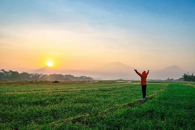 kabarMGL's tweet photo. #picMGL - Selamat pagi warga

Pic: @awangelap21
Loc: bandongan, kab magelang
.
.
_____________________
#sunrise #Magelang #bandongan Cek IG @kabarMGL https://t.co/oGuBIQ4nsY https://t.co/cl8dF5tQsa