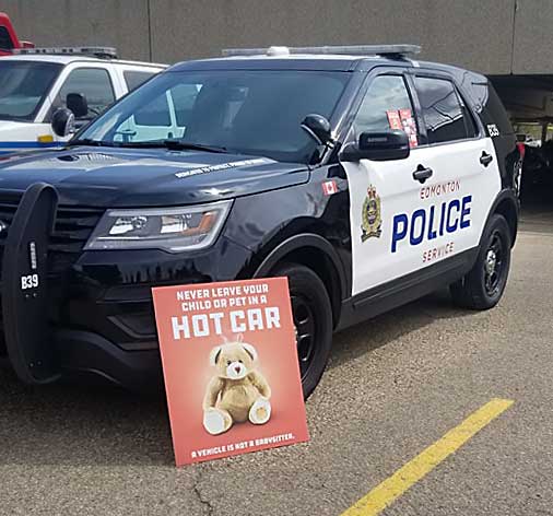 AHS_media's tweet image. Every year, police, fire, paramedics and animal protection officers are called to scenes where a child or pet is left unattended in a vehicle. Today, @ahs_ems joined #YEG police to deliver an important reminder--a vehicle is not a babysitter. edmontonpolice.ca/News/MediaRele…