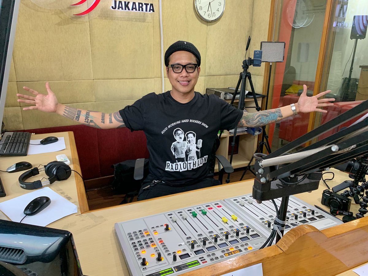 TRL_Jakarta's tweet photo. Yasss!! #GMHRRadiothlon STARTS NOW!

Siap nemenin @pergijauh sampe jam 4 sore besok yaaah!! #RaihMimpi https://t.co/X0gqD6hrB6
