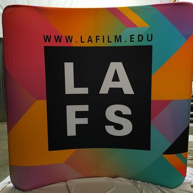 Immerse visitors into your brand message with the 8ft. Urge Curved Fabric Tube Backdrop Display! 
SKU: POP08C 
Thank you for allowing us to take part in your vision @losangelesfilmschool 
#film #la #entbiz #music #graphicdesign #biztip #startuplife #wednesdaywisdom#studentli…