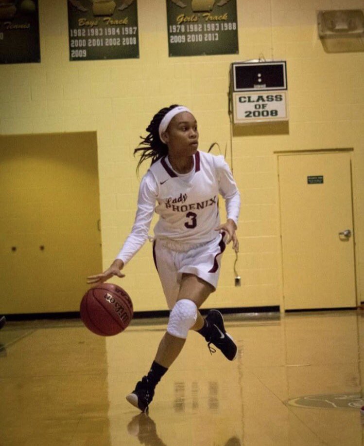 TheStarCalledB's tweet photo. Almost 4got it’s #wcw so lemme drop thys b4 i 4get! 👀 Yall go do me a favor and slide her a follow 4 me or summin 🙏🏽 (cant beat me in hoopin tho 🤷🏾‍♂️) @pricelessveve 😍 https://t.co/erNWq01BLD