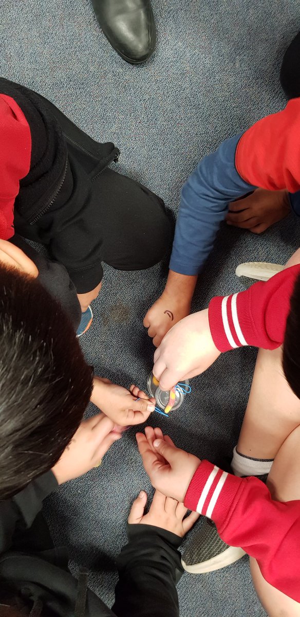 Communication, collaboration, creative and critical thinking. #STEM #3/4M <a href="/mrsnstweeters/">Alexandra Nikoloska</a> <a href="/TraceyQuick4/">Tracey Quick</a> #savefred