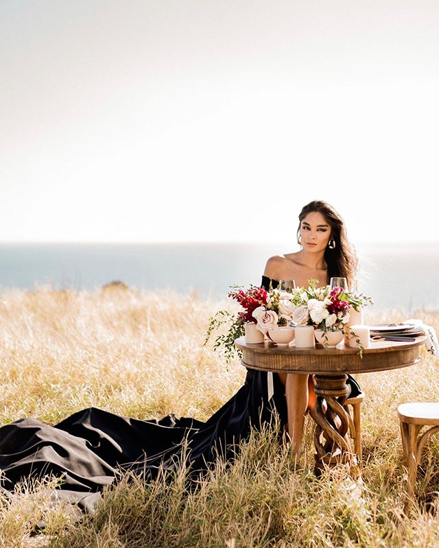 F I E L D// Loving all our adventure couples! Dinner with a view + not a person for miles. 
PC: youlooklovelyphotography 
H+M: rydashn 
Rentals: rioeventdesign