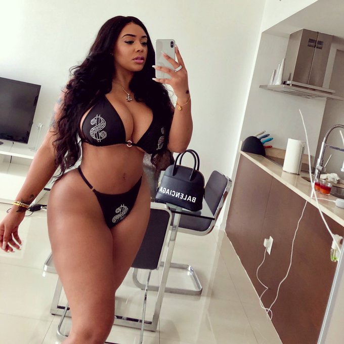Silhouette looking like a dolla sign 🤑 https://t.co/8VQzbgMIqH<a href="/tag/aundreanarene"class="tags"><span>#aundreanarene</span></a>