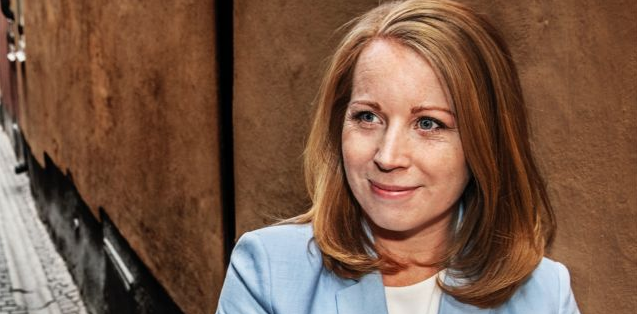 Lööf vädjade till Kristersson i sms om att inte presentera 3-2-1-förslaget på Facebook, säger hon i Omnis politikpodd. “Snälla, lägg inte upp det här”
omni.se/loofs-vadjan-t… <a href="/annieloof/">Annie Lööf</a> <a href="/Centerpartiet/">Centerpartiet</a>