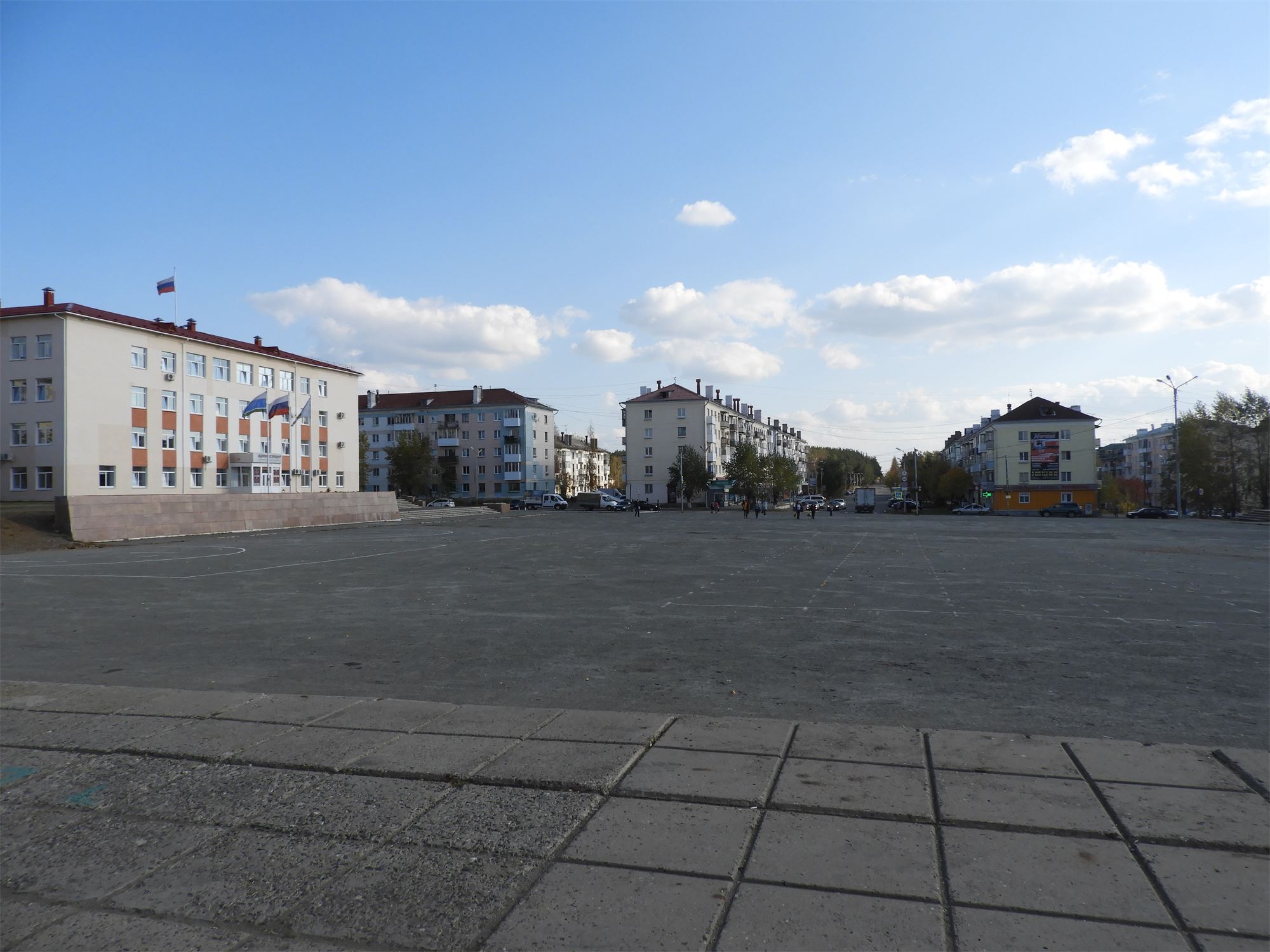 Карпинск городская площадь