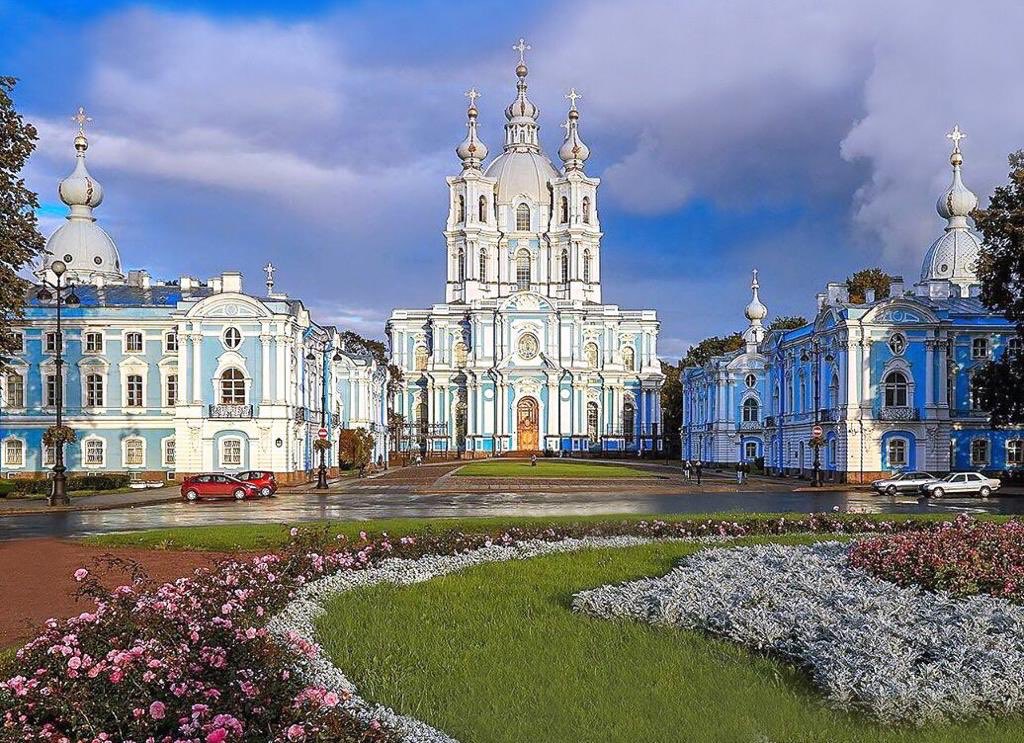 Смольный собор растрелли. Смольный монастырь и собор в спб - растрелли. Собор смольного монастыря растрелли. Смольный монастырь растрелли. Собор воскресенский смольного монастыря в санкт-петербурге.