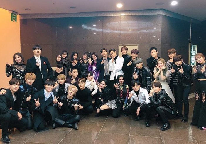 Jyp entertainment группы. JYP группы. JYP Entertainment главарь. JYP Entertainment артисты.