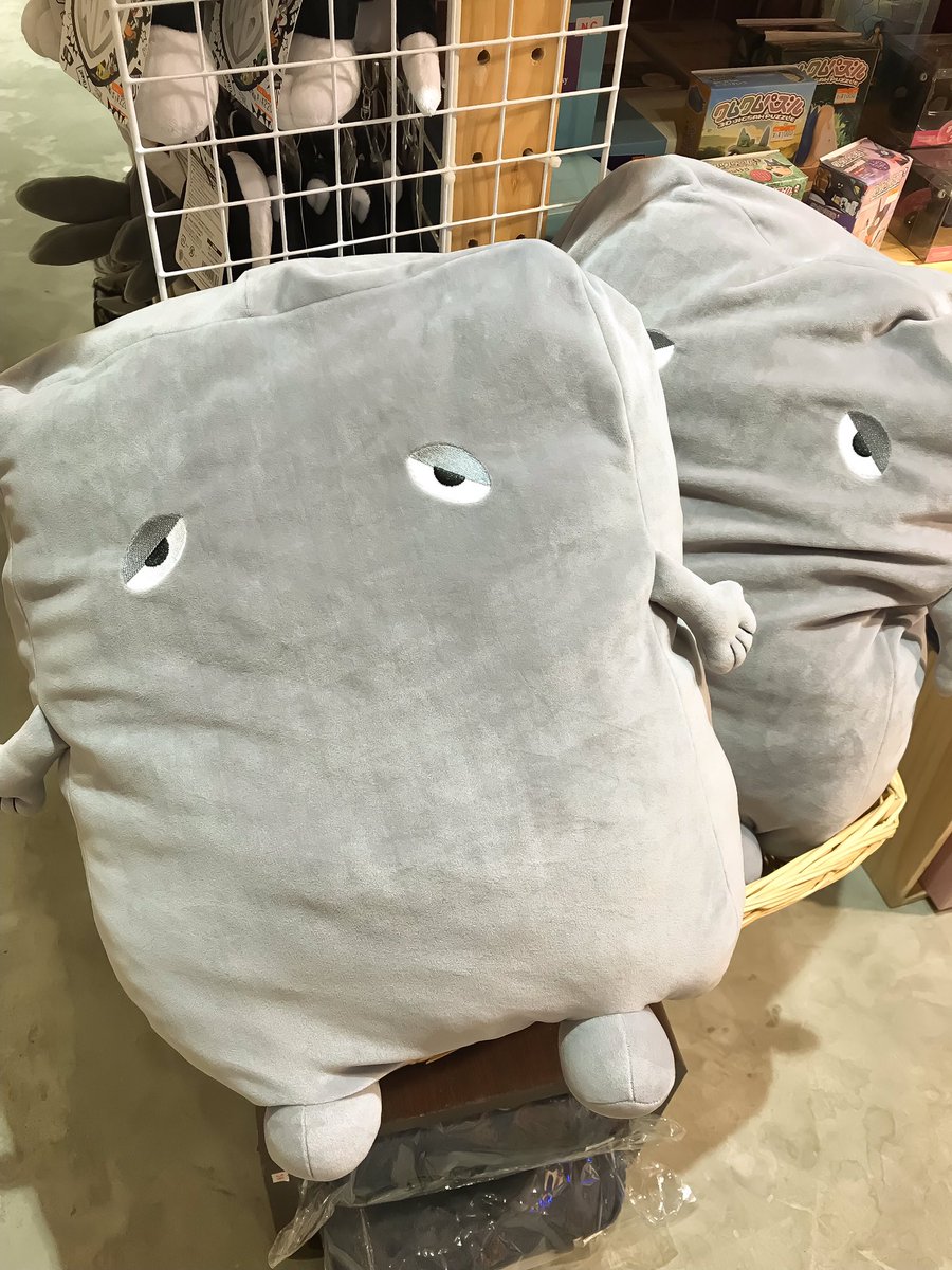 ヴィレッジヴァンガード池袋マルイ店 در توییتر ぬりかべ ゲゲゲの鬼太郎に登場するぬりかべのもっちりぬいぐるみ入荷しました もっちりな触り心地が最高にたまらん ぜひご来店下さい ゲゲゲの鬼太郎 もっちり ぬりかべ かわいい ヴィレッジヴァンガード池袋マルイ店 در توییتر ぬりかべ ゲゲゲの鬼太郎に登場するぬりかべのもっちりぬいぐるみ入荷しました もっちりな触り心地が最高にたまらん ぜひご来店下さい ゲゲゲの鬼太郎 もっちり ぬりかべ かわいい