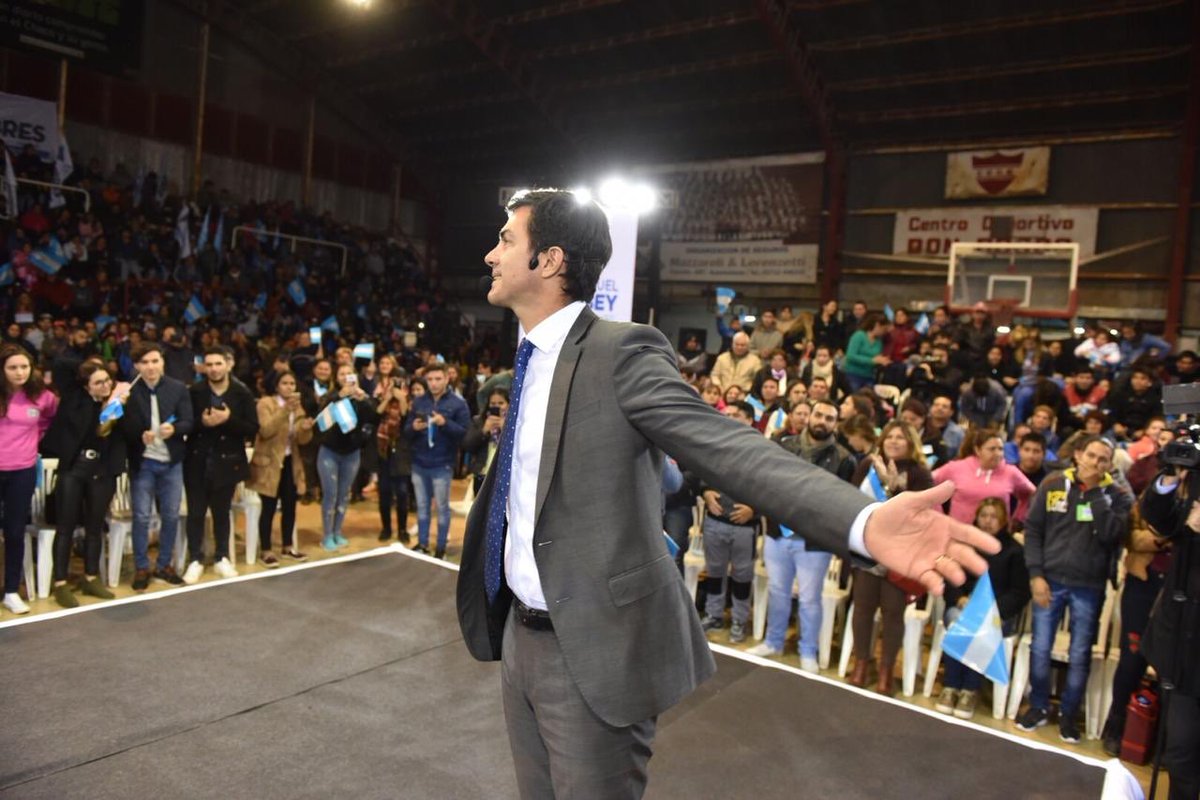 Nuestro país no va a salir adelante con las políticas de ajuste de este gobierno, ni con la corrupción e irresponsabilidad de los anteriores. La cultura del trabajo nos va a devolver esa Argentina federal y digna que nos debemos.