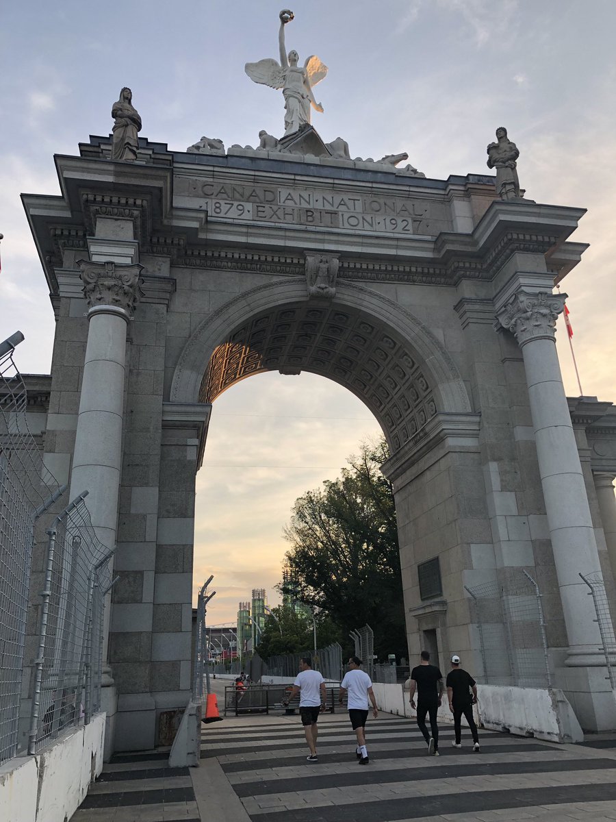 Reservoir Hogs. 📸 #DavidECamargo