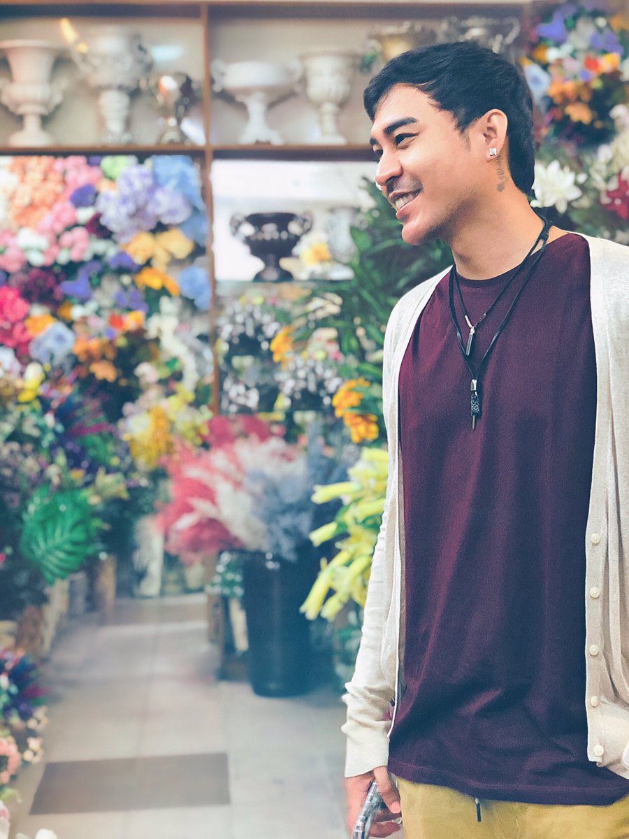 DdToee's tweet photo. What you want?Flowers or me?😘
#dyay #dede #DeYayToe #deyay #DD #DiDi #DYT #Myanmar #myanmarsinger #MyanmarCeleb #florals https://t.co/7JEaRaIABT