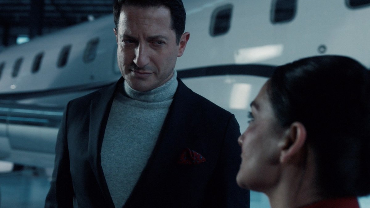 .<a href="/sasharoiz/">sasha roiz</a> (from @nbcgrimm and @suits_usa) stars as Pavel Bartok in #Departure, landing July 10 on <a href="/universaltvuk/">Universal TV UK</a>. #DepartureTV