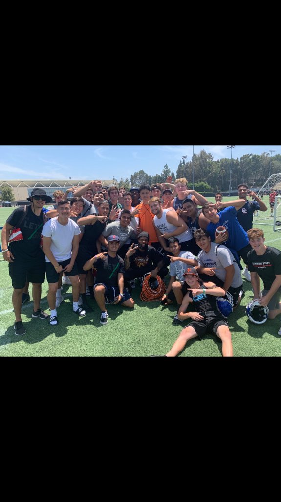 Coach_Carter34's tweet photo. I want to thank @obj @God_Son80 @bakermayfield for being a blessing to my guys today after a workout! The photographs and handshakes made their day!! Incredibly humble, down to earth men! #HUDDLE12 #FCAUCLA2019 https://t.co/ib78aDskUF