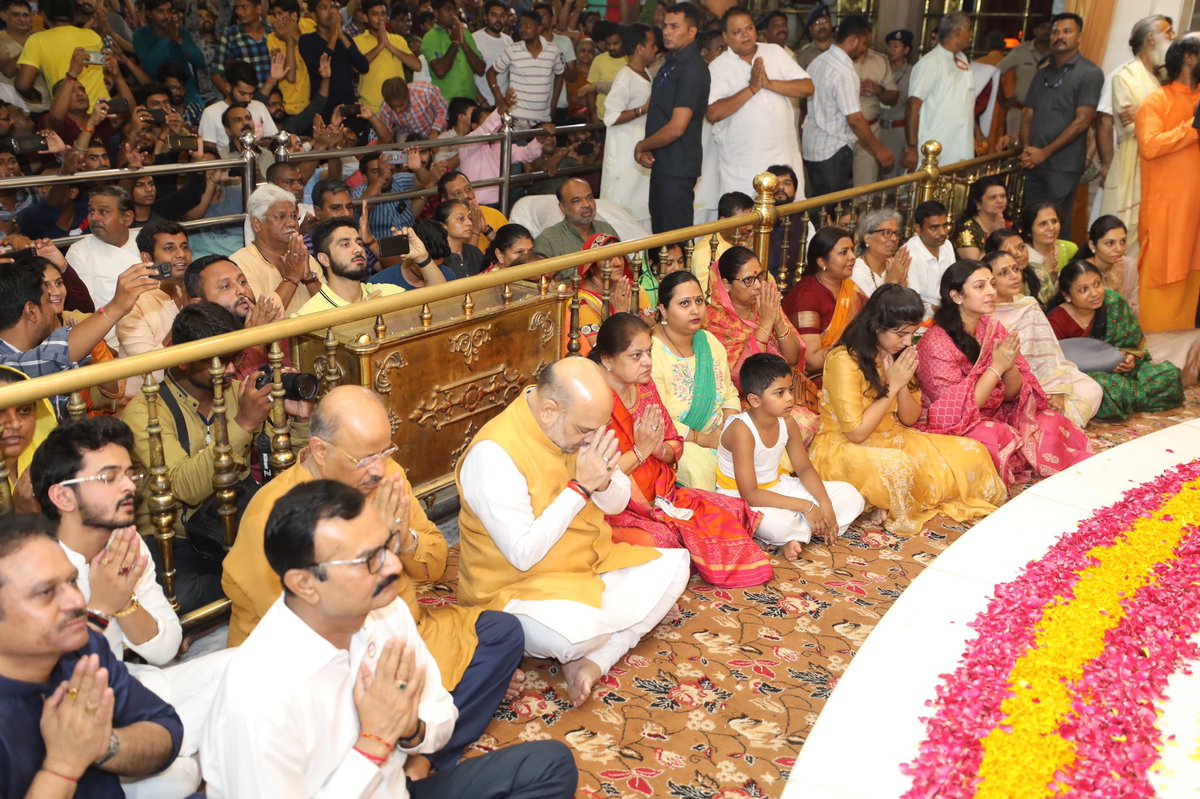 AmitShah's tweet photo. श्री जगन्नाथ रथ यात्रा के पावन अवसर पर अहमदाबाद के जगन्नाथ मंदिर में मंगला आरती की और महाप्रभु का आशीर्वाद लिया।
जय जगन्नाथ 🙏 https://t.co/eXS3m1Ze3i