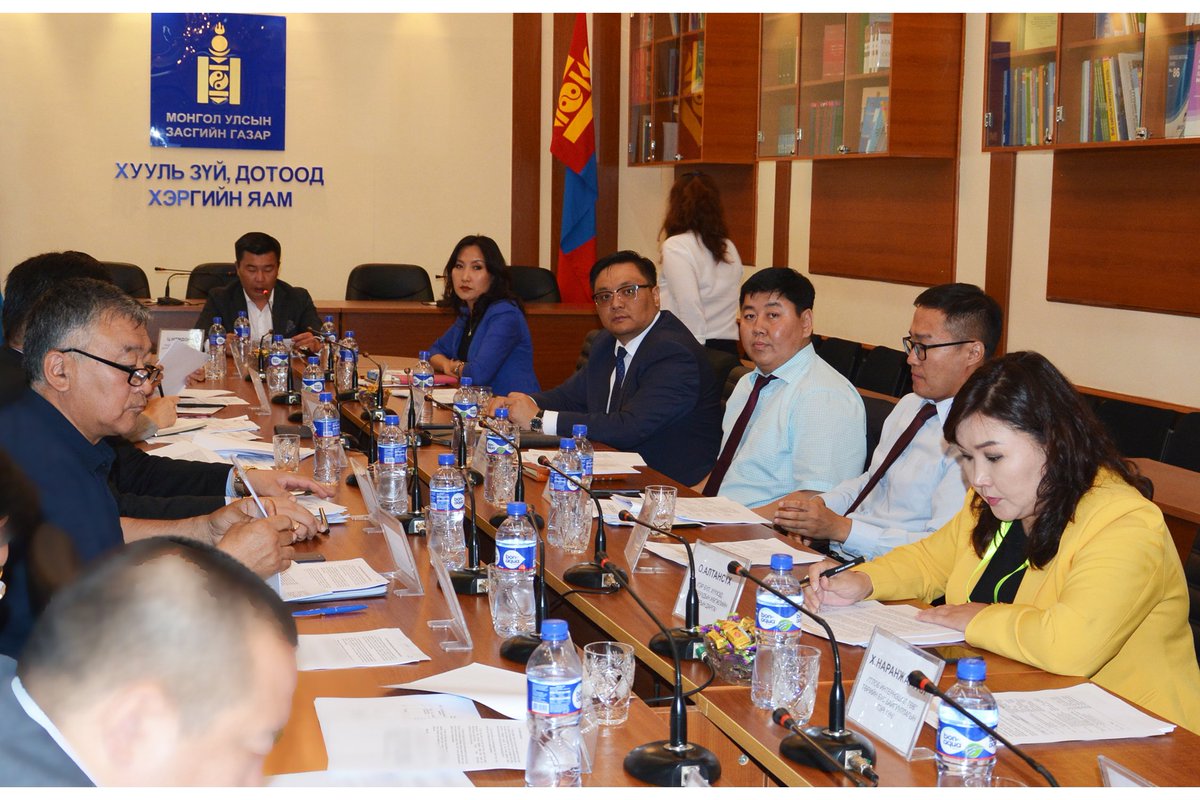 “БҮХ НИЙТИЙН ЭРХ ЗҮЙН БОЛОВСРОЛЫГ ДЭЭШЛҮҮЛЭХ ҮНДЭСНИЙ ЗӨВЛӨЛ”-ИЙН ГУРАВДУГААР ХУРАЛДААН БОЛЛОО
mojha.gov.mn/newmojha/?p=29…