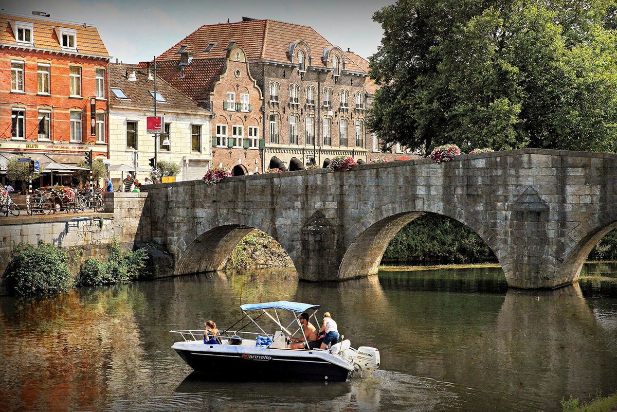 The city only became part of the Netherlands in 1867, it is still culturally part of Limburg, and the majority language of the city is still Limburgish, and with a unique Roermondian dialect.