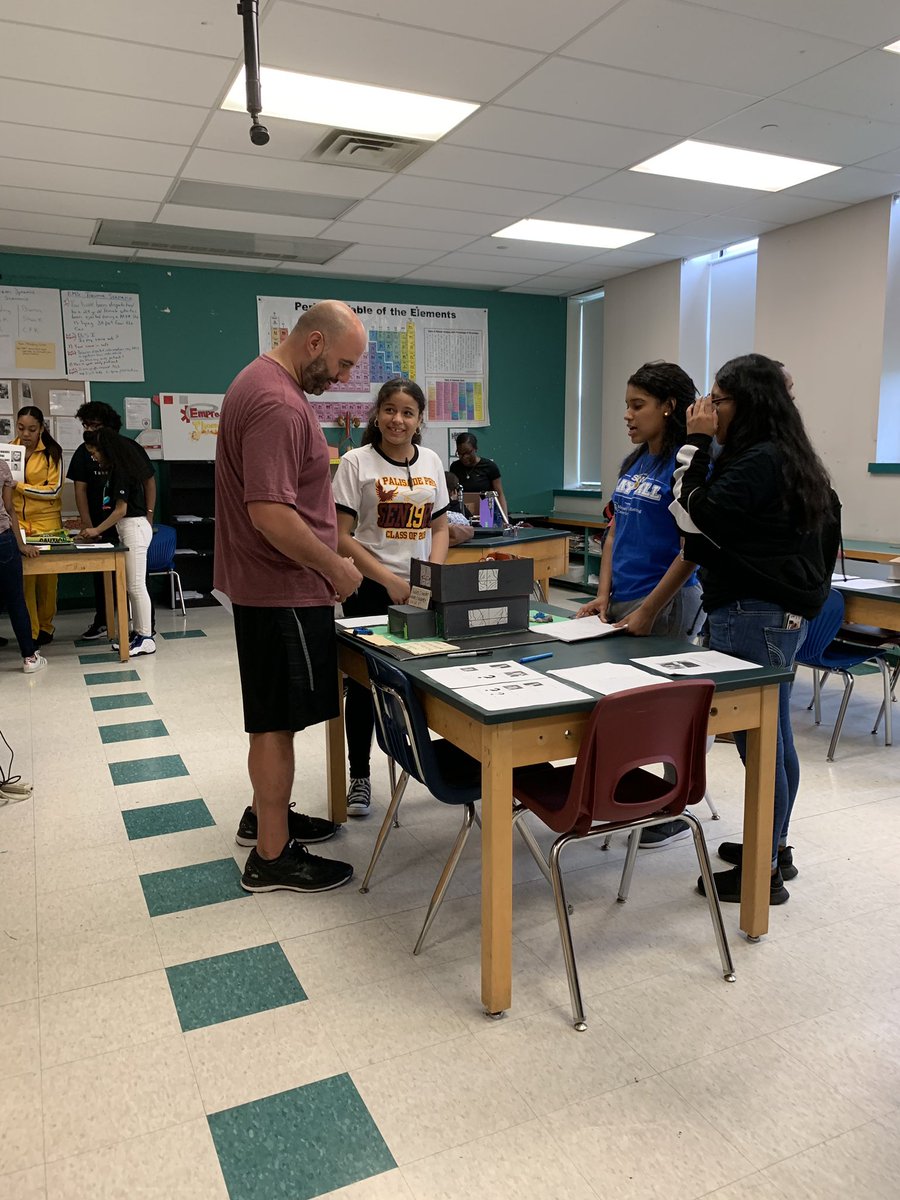 romero_alex_yps's tweet photo. @PalPrep SUPA Forensics Crime Scene In A Box  end of the year highlights. Thanks for a great year SUPA 2018-19 class. Enjoy your summer.  Love #palprepscience https://t.co/Dhz9ypaBhQ