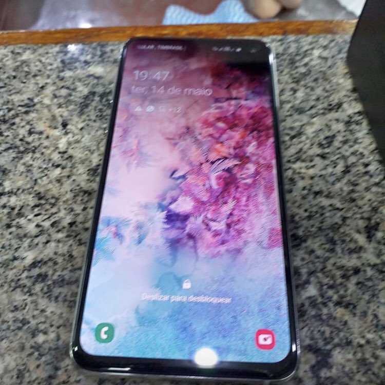 AlcanteraAndre's tweet photo. Estou muito feliz pela minha nova conquista! 
Depois de tanto trabalho e esforco eu consegui comprar o Samsung Galaxy S10.
#S10 #SansungGalaxyS10 https://t.co/qbtpDYZADB
