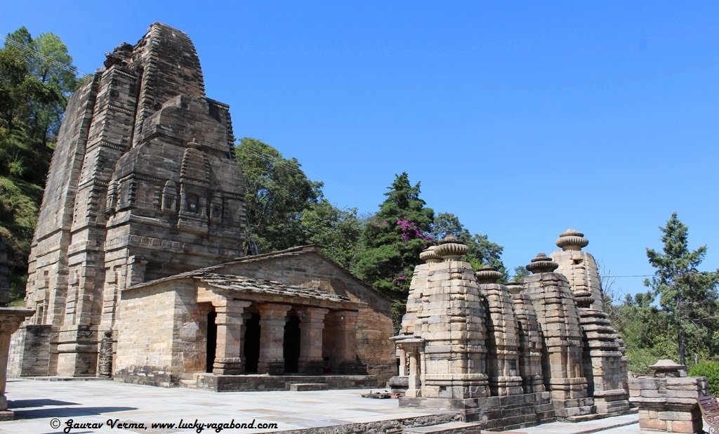 GAURAVIIFT's tweet photo. Offbeat Wonders of #Uttarakhand -
First ray of sunlight on temple, one in a year enlightens statue of Sun God in the temple!
Reaching here is difficult, imagine construction of this gigantic Katarmal Sun temple:
https://t.co/tWsnubrA7h
#luckyvagabond #offbeatride https://t.co/8NENOC6gek