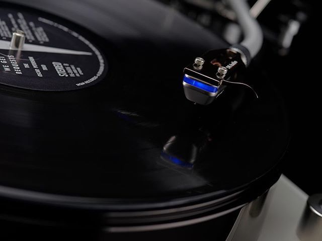 DS_Audio's tweet photo. DS002 optical cartridge.
#ds002 #opticalcartridge #analog #record #dsaudio #vinyl #光カートリッジ #アナログレコード #レコード針 #needle #メイドインジャパン #madeinjapan https://t.co/XXmkh8YJpi https://t.co/ymd251QKER