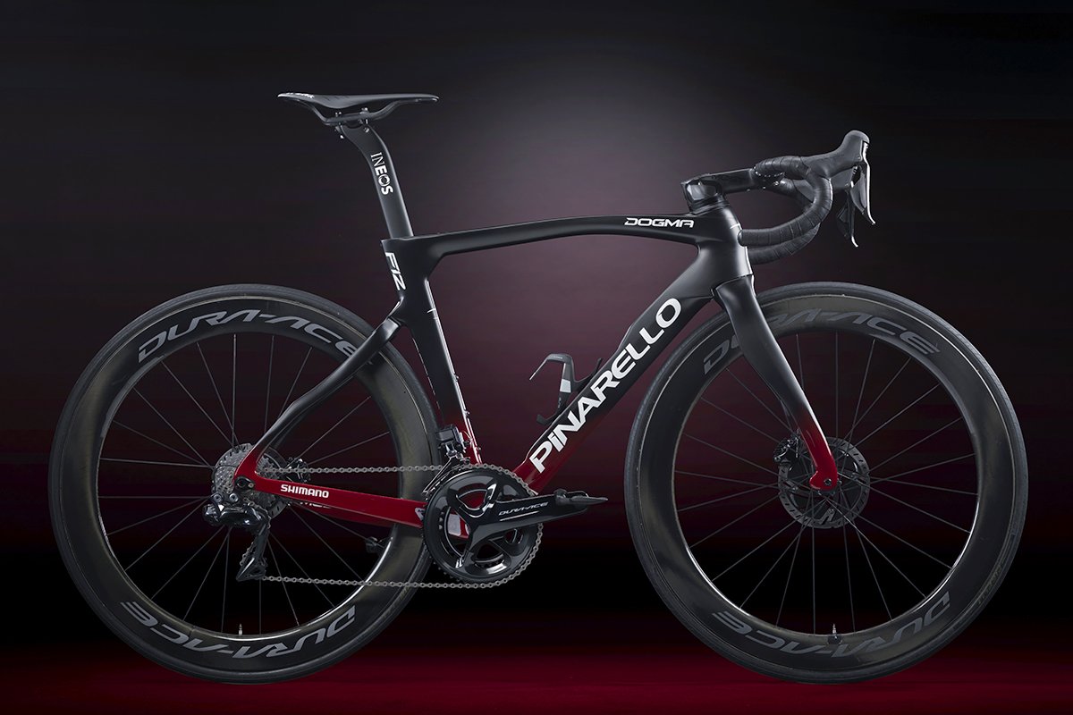 PINARELLO_JAPAN's tweet photo. 新生DOGMA F12 & F12 DISKの多彩なカラーラインナップ。
最後はTEAM INEOS(チームイネオス)。
BBやチェーンステー、フォーク先端といったフレーム下部は深い色味のバーガンディ。
繊細に、滑��かに、ブラックへフェードしていく美しいグラデーションは見る者を魅了します。
#PINARELLO
#F12COLOR https://t.co/uUnQ71Exne