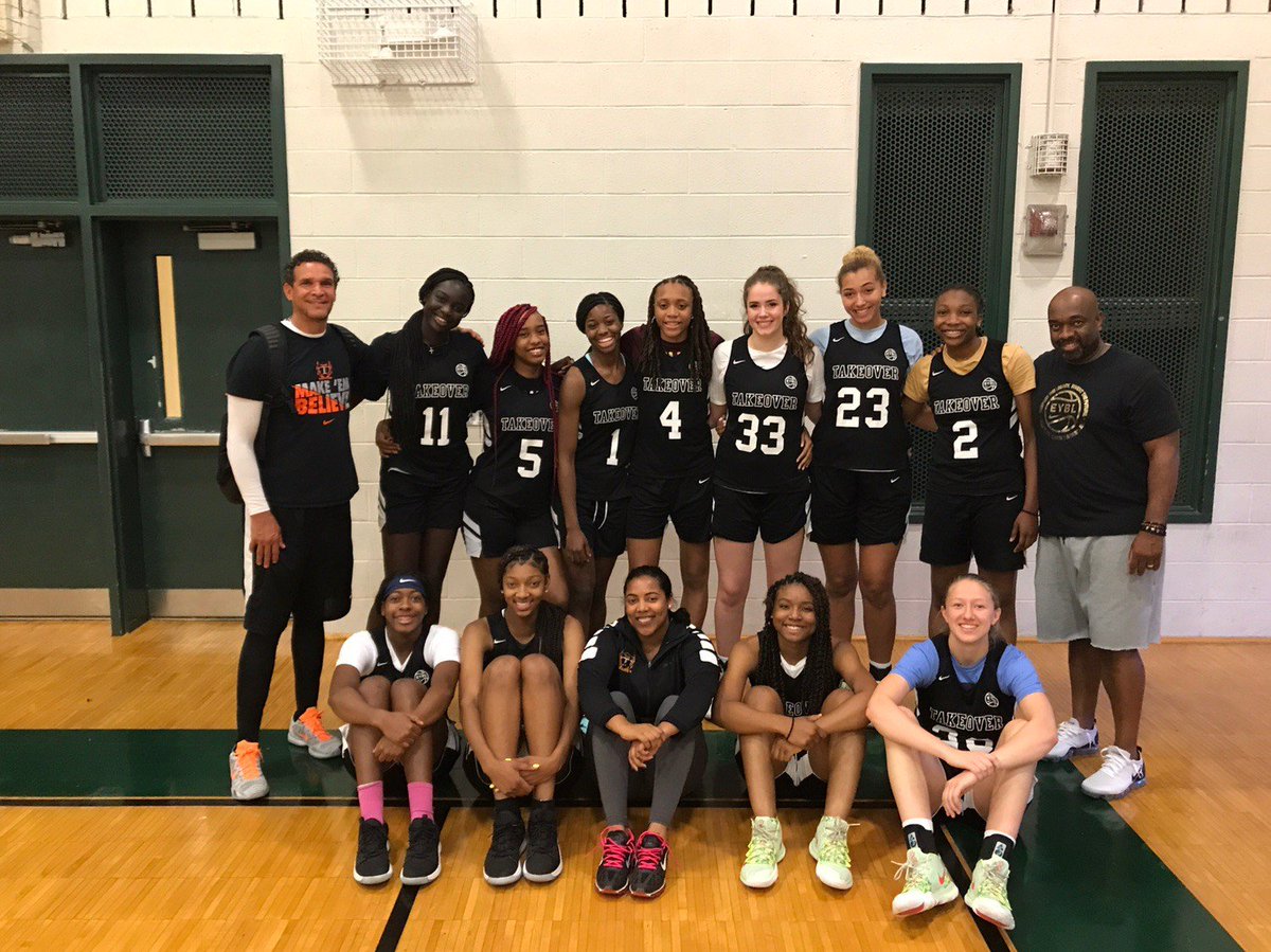awebbreese's tweet photo. 14 that move as 1 #WeRTTO #eybl17U VAπβKYβ‘οΈCHI #road2chi #unfinishedbusiness https://t.co/EzEQNwx7V2