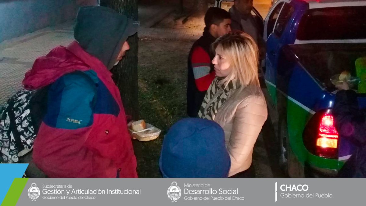 SilTayara's tweet photo. Por directivas del Gobernador @domingopeppo asistimos a personas en situación de calle brindándoles contención, alimentos y abrigos en Resistencia, Barranqueras, Vilelas y Fontana, acompañada de los Subsecretarios @Pablo__Diez, @PabloMM992 y técnicos de @DesarrolloChaco. https://t.co/jMERp7egWS