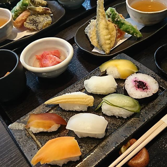 ট ইট র あきたより 京漬物寿司御膳1 600円 漬物寿司もトマトの漬物も夏の暑さに爽やか 京都 つけもの 漬け物 漬け物寿司 寿司 ランチ 旬菜ダイニング葵匠 京つけもの 田辺宗 京つけもの味噌田辺宗