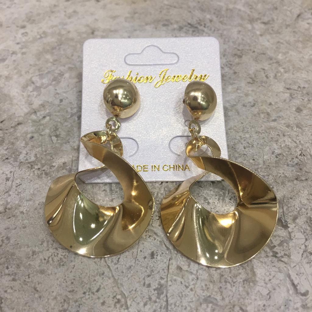 Gold-Plated Alloy Light Weight Dangle Drop Stud Earrings❤Rs 175/-Item Code:(🔎14NE43-1)
#earring #earrings #goldearrings #goldstudearrings #goldplatedearrings #goldgermearring #tasselearring #studearring #chandbaliearrings #goldtasselEarrings #antiqueearrings #antiquegoldearring