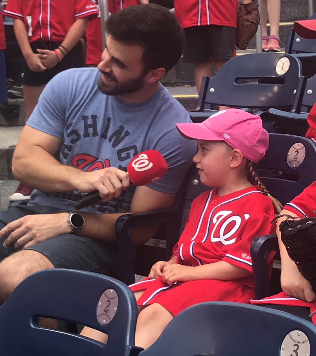 PuppyLondonIV's tweet photo. Dear #NatsTwitter 
Do any WOMEN teach how to score a baseball game? Aubrey (7) would like to learn and would be AHHHMAZING to learn from another female. PS I want to learn too.  #Nats #Scorebook #StrongFemaleRoleModels https://t.co/L0h8ZrkP9Z