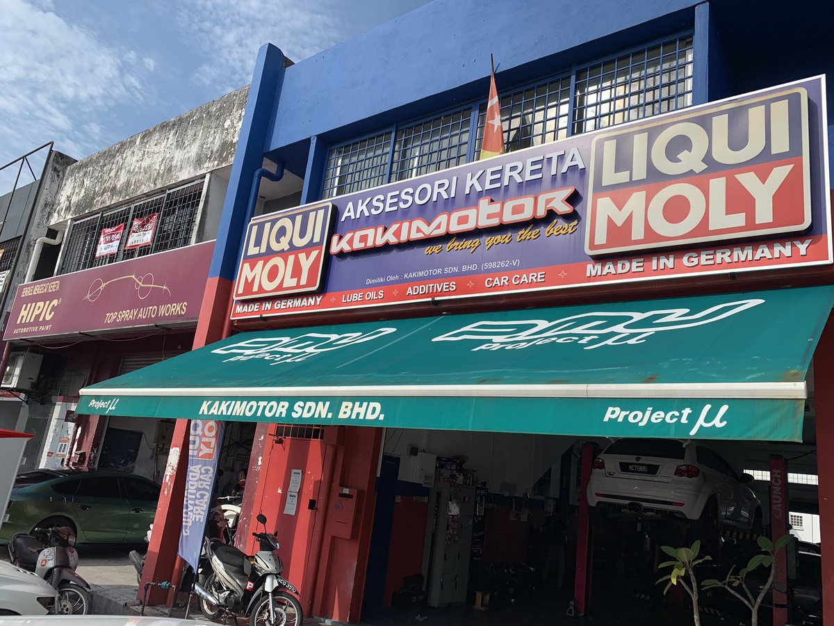pmu_info's tweet photo. マレーシアのプロジェクトミュー 正規代理店
スタンフォードタイヤ(マレーシア)さんと
販売店のカキモーターさんです。

https://t.co/UPjPEl8dQ2

#STAMFORDTYRES #KAKIMOTOR https://t.co/65VY8X5Nhi