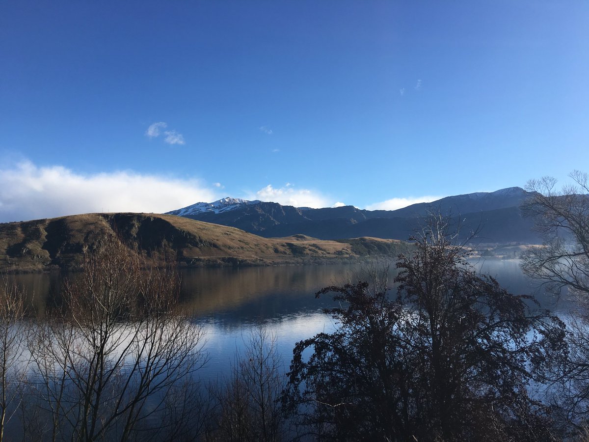 rbkpulln's tweet photo. A gorgeous view - one of many - on the #IMGS19 field trip in Queenston #NZ! I don’t think I could ever get used to this! #hayeslake #somanyhills #winterinjuly https://t.co/mzNdlvm4sg