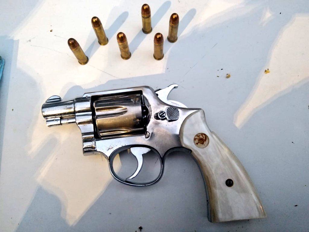 alertasurbanas's tweet photo. Baia,baia y cuando baia a Tacubaya cuídese de esta rata:
Lo atraparon esta tarde tras despojar con violencia a jovencita de $200; elementos de la SSC le encontraron un revólver y el botín; si lo asaltó y lo reconoce aunque baia a denunciar no hay flagrancia, así las cosas

⚠️🐀⚠️ https://t.co/0H1nV8VuVP