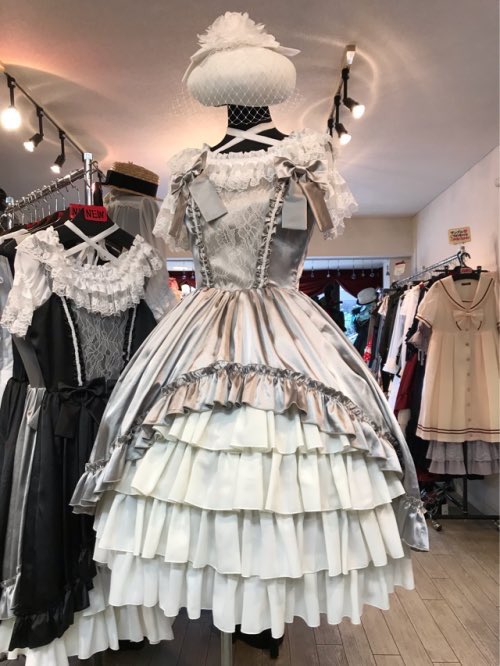 いいね！389件、コメント1件 ― ATELIER PIERROT