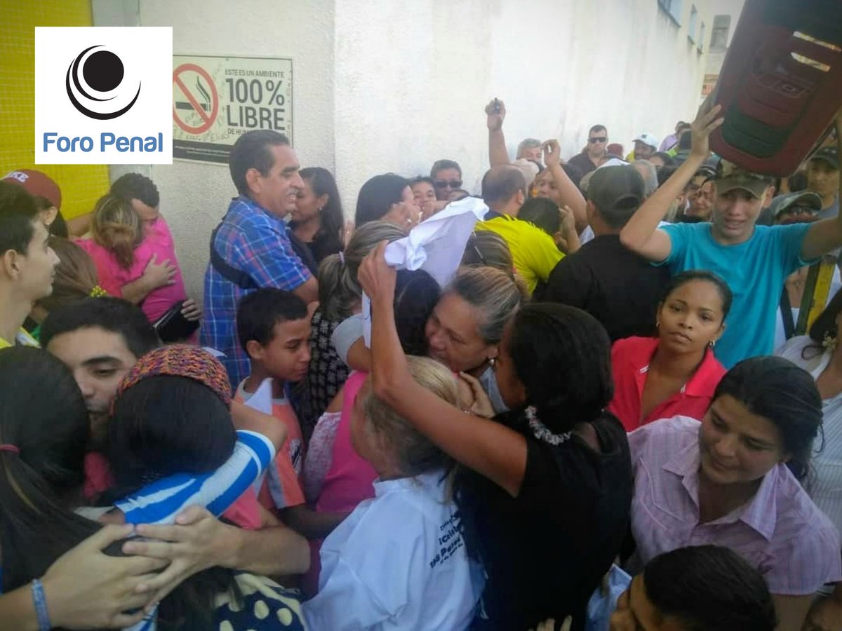 ForoPenal's tweet image. #3Jl Hoy el @ForoPenal logra excarcelacion bajo cautelares en #Lara de 23 detenidos arbitrariamente el #1My. Seguimos. Vía @abraham_c Coordinador Foro Penal Lara. 

#AbrazoDeLibertad
#PresosPoliticos #Excarcelados #DDHH #ForoPenalLara #Seguimos