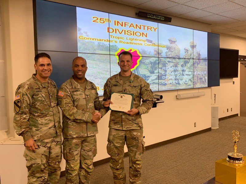 #SaturdayShoutOut: Maj. Gen. Ronald P. Clark, @25ID commanding general, presented 1st Lt. Ryan DeBooy, @25thCAB public affairs office, an #ArmyCommendationMedal last week. 

DeBooy earned a Regional #Emmy for a video he produced -- watch it at youtube.com/watch?v=pOsgym….