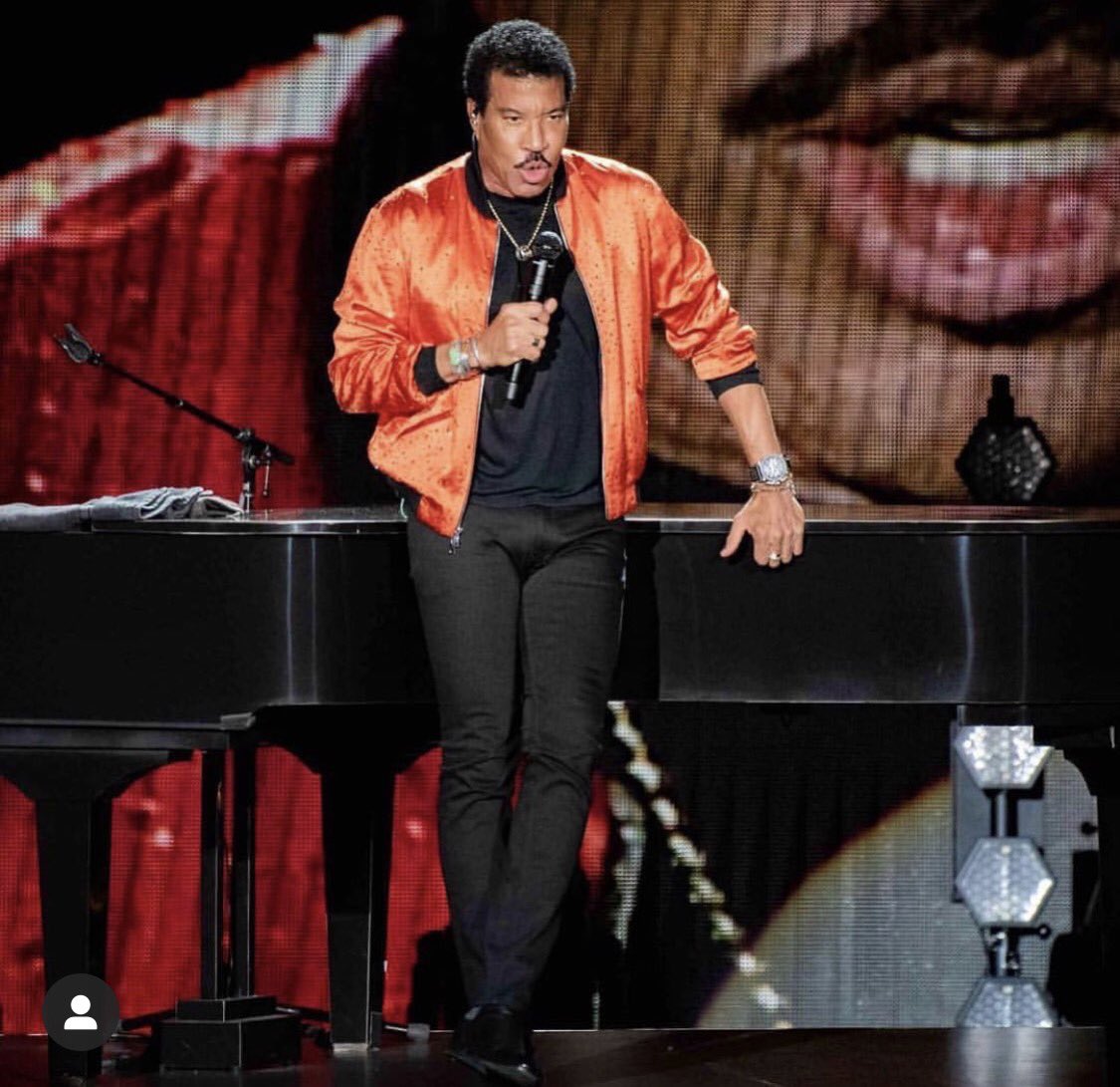 DaveThomasStyle's tweet image. @LionelRichie in custom #nahmias jacket on his #hellotour #styledbydavethomas 🙏🏻