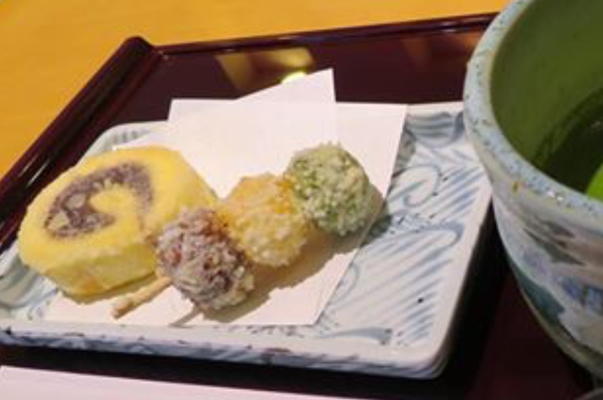 伊予鉄グループ 公式 いよ子です 一六タルトと坊っちゃん団子の天ぷら まだ食べたことない人はぜひ食べてみてね え カロリーがすごそう 美味しいもの食べるときにそんなこと気にしてちゃダメダメ いよてつ髙島屋8階東雲や松山空港シェフズ