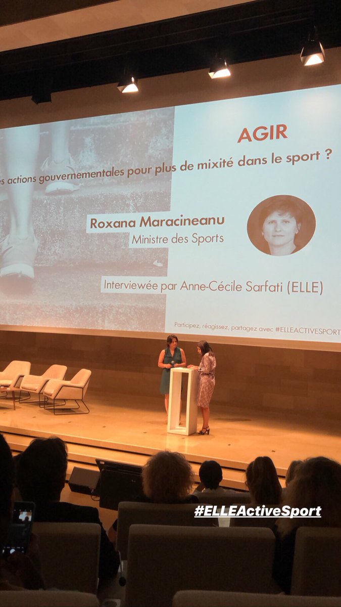 Soso_Bouderbane's tweet photo. Très bel après-midi hier au #ELLEActiveSport,des intervenants divers et des discours intéressants pour la promotion du sport au féminin!💁🏽‍♀️Merci @FDJsport pour l’invitation!☺️ #SportPourElles #TeamChallengeFDJ @stephane_pallez @AOC1978 @melissa_plaza @vpecresse @i_bazin @bbarbusse https://t.co/I7c7PptbyV