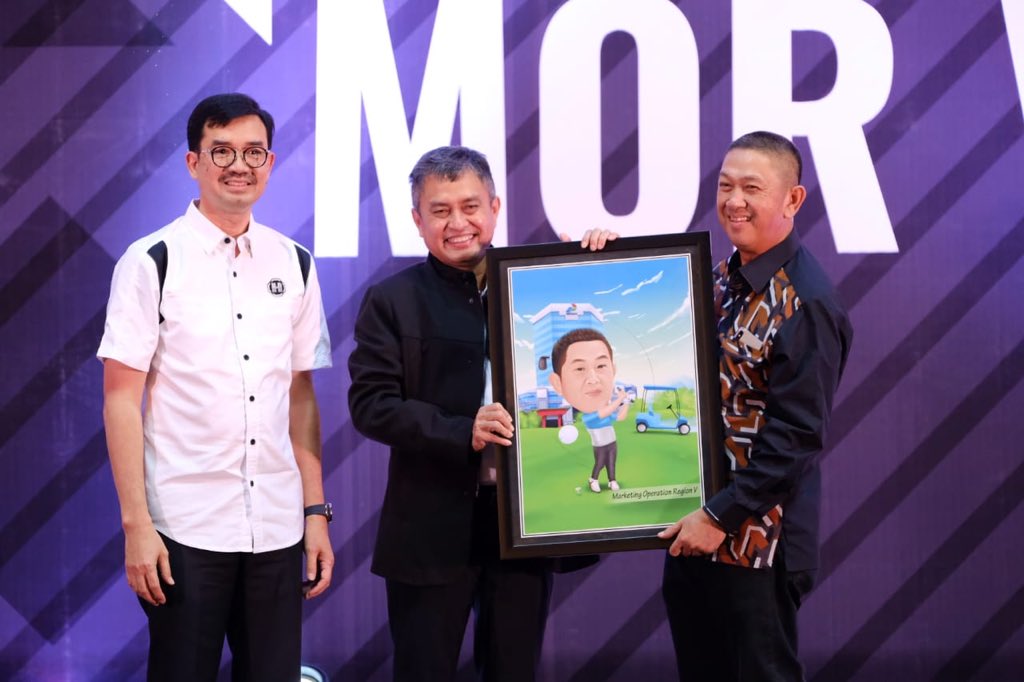 ppnjatimbalinus's tweet photo. Dan kami mengucapkan, Selamat datang untuk Bapak Werry Prayogi yang sebelumnya menjabat GM MOR VII Sulawesi, yang kini telah menjadi bagian dari keluarga serta menjadi GM MOR V, mari kita berdoa dan mewujudkan bersama-sama untuk pertamina yang lebih baik.

#PertaminaMOR5 https://t.co/BYHxToshNu