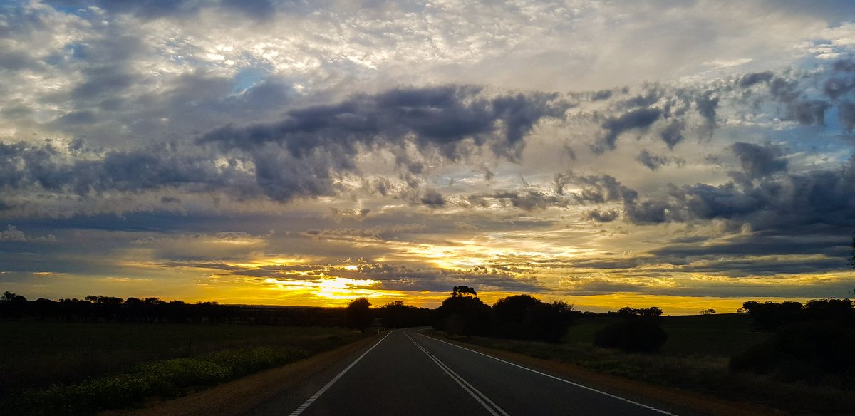 KaymarPhotogra1's tweet photo. #wheatbelt #DiscoverRegionalWesternAustralia #WesternAustralia #photography #Meckering #winter #storm #rain https://t.co/eQxDUFg1Wo