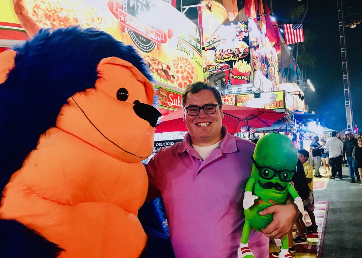 Played two games, won two prizes at the ⁦⁦@SDFair⁩ tonight. Between these guys and a bacon-wrapped corndog, this year’s fair was a success. #WinnerWinnerChickenDinner #SanDiegoCountyFair