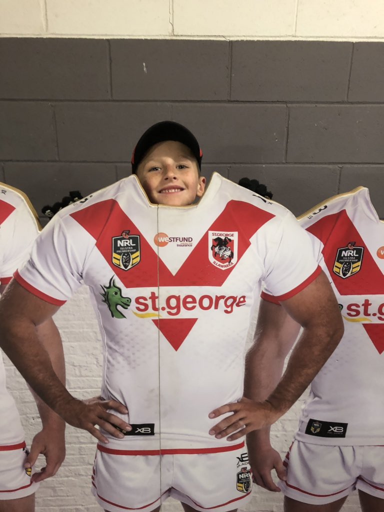 rjcohen75's tweet photo. Cold, wet, big names missing, late on a Thursday night. #Dedicated #OrStupid #BoysLoveIt @NRL_Dragons @WINSportsEnt #NRLDragonsStorm @lochlancohen https://t.co/lfeT2MC602