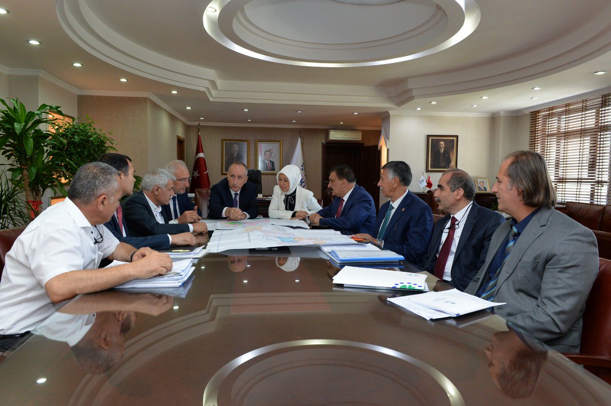 TOKİ (@toki_kurumsal) on Twitter photo TOKİ Başkanımız Ömer Bulut, Malatya Milletvekilleri, <a href="/oznurcalik/">Öznur Çalık</a>, @HKahtal, Malatya Büyükşehir Belediye Başkanı <a href="/selahattingrkn/">Selahattin Gürkan</a> ve ilçe belediye başkanlarını misafir etti. Yapılan toplantıda Malatya'daki yatırımlarla ilgili görüş alışverişinde bulunuldu. TOKİ Başkanımız Ömer Bulut, Malatya Milletvekilleri, <a href="/oznurcalik/">Öznur Çalık</a>, @HKahtal, Malatya Büyükşehir Belediye Başkanı <a href="/selahattingrkn/">Selahattin Gürkan</a> ve ilçe belediye başkanlarını misafir etti. Yapılan toplantıda Malatya'daki yatırımlarla ilgili görüş alışverişinde bulunuldu.