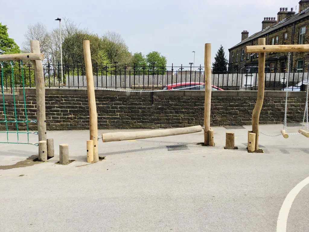 #throwbackthursday to a robinia trim trail that we installed a little while back. Look at those uprights!! 😍  #naturalplay #playgrounds #playgroundinstallers