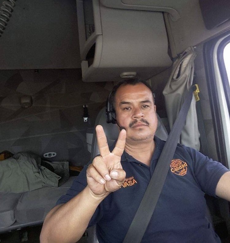 hotjsaltillo's tweet photo. Que rico maduro mayate me enseña su verga 🍆🙈🤤 https://t.co/ti3UUJ9luA
